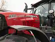 Roter Case Traktor von Bioenergie Moser